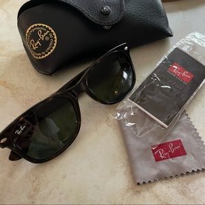 NEW WAYFARER CLASSIC RayBans